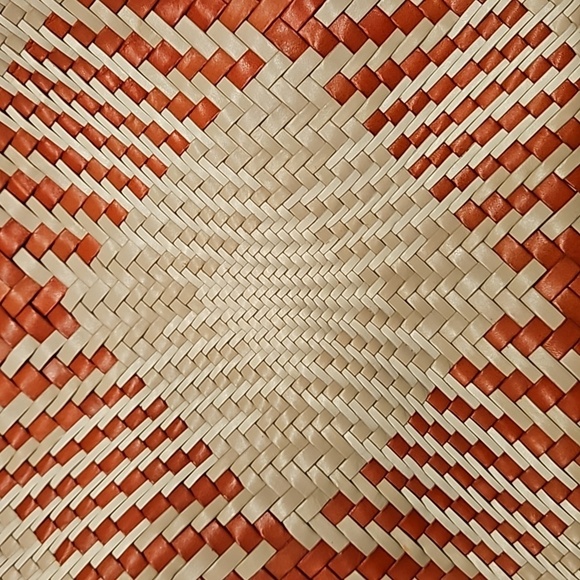 💕COLE HAAN💕 Genevieve Woven Weave Triangle Tote ~ Orange & Ivory NWOT - Picture 8 of 14